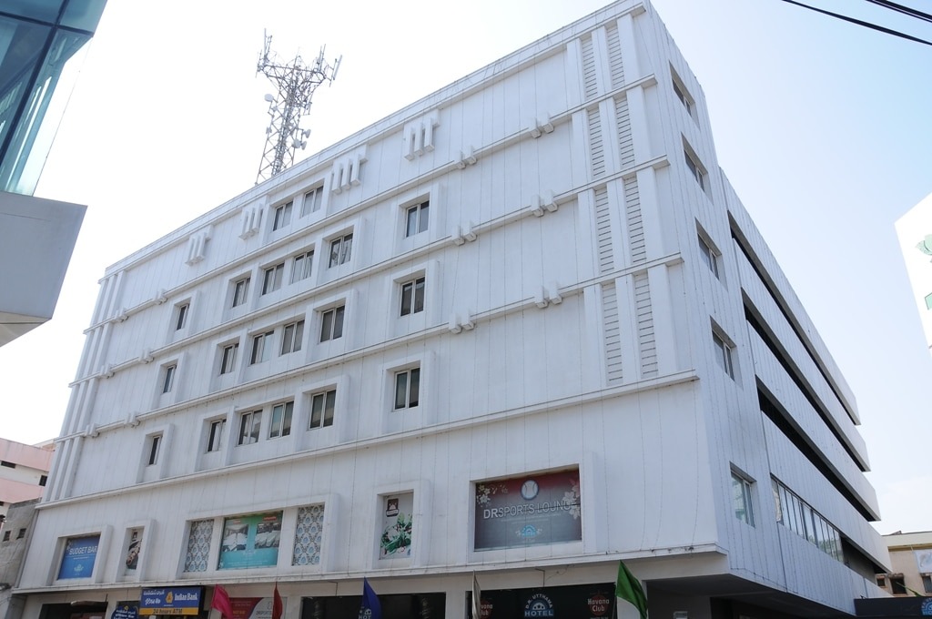 DR UTTHAMA NELLORE HOTEL